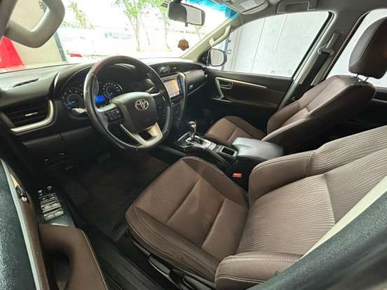 TOYOTA-HILUX SW4-2.7 SR 7 LUGARES 4X2 16V FLEX 4P AUTOMÁTICO TOYOTA-HILUX SW4-2017