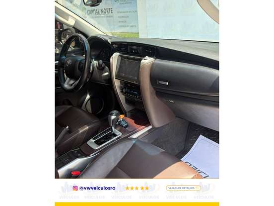 TOYOTA-HILUX SW4-2018