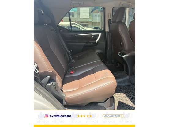 TOYOTA-HILUX SW4-2.7 SRV 7 LUGARES 4X2 16V FLEX 4P AUTOMÁTICO TOYOTA-HILUX SW4-2018