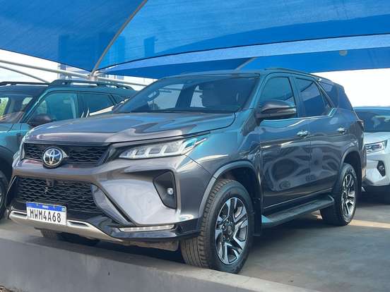 TOYOTA-HILUX SW4-2023
