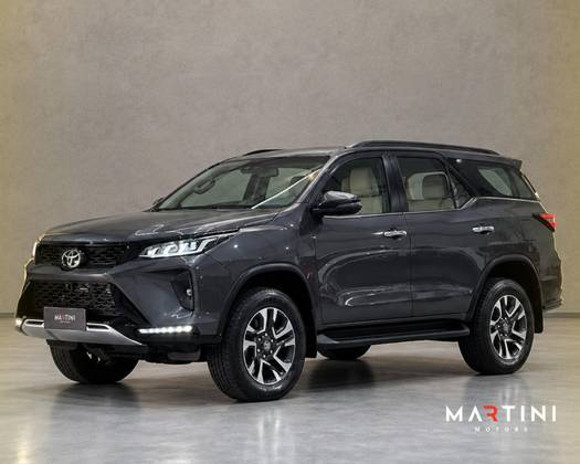 TOYOTA HILUX SW4 2.8 D-4D TURBO DIESEL DIAMOND 7L 4X4 AUTOMÁTICO