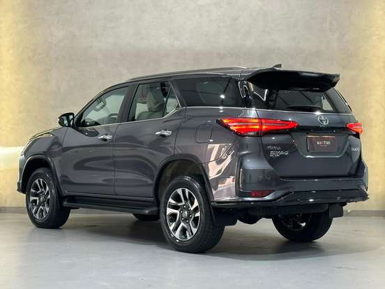 TOYOTA-HILUX SW4-2023