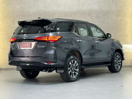 TOYOTA-HILUX SW4-2023