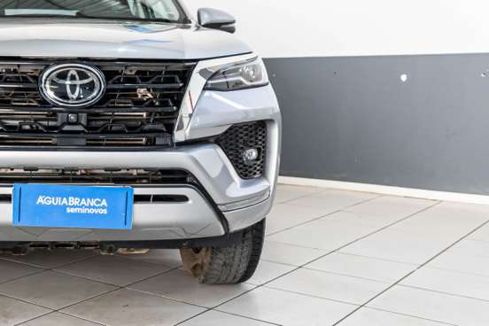 TOYOTA-HILUX SW4-2022