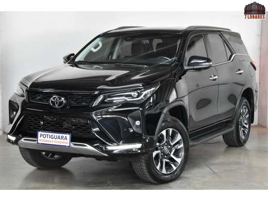 TOYOTA-HILUX SW4-2024