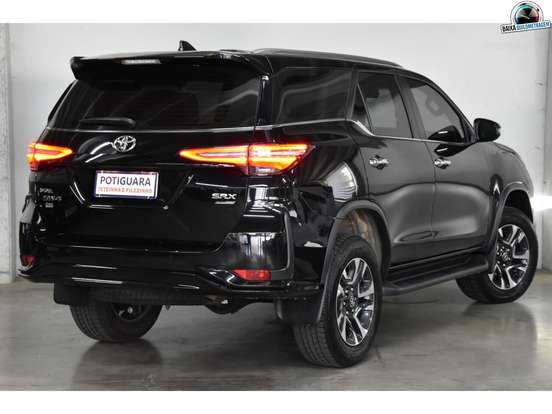 TOYOTA-HILUX SW4-2.8 D-4D TURBO DIESEL SRX 4X4 AUTOMÁTICO TOYOTA-HILUX SW4-2024