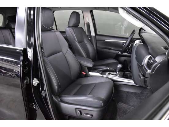 TOYOTA-HILUX SW4-2.8 D-4D TURBO DIESEL SRX 4X4 AUTOMÁTICO TOYOTA-HILUX SW4-2024
