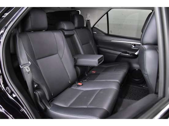 TOYOTA-HILUX SW4-2.8 D-4D TURBO DIESEL SRX 4X4 AUTOMÁTICO TOYOTA-HILUX SW4-2024