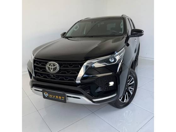 TOYOTA HILUX SW4 2.8 D-4D TURBO DIESEL SRX 7L 4X4 AUTOMÁTICO