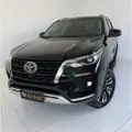 TOYOTA HILUX SW4 2.8 D-4D TURBO DIESEL SRX 7L 4X4 AUTOMÁTICO TOYOTA HILUX SW4 2.8 D-4D TURBO DIESEL SRX 7L 4X4 AUTOMÁTICO