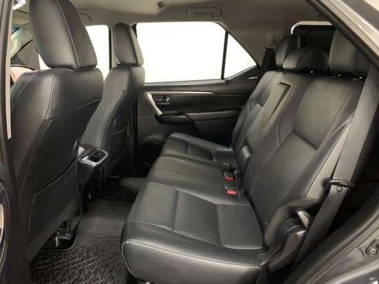 TOYOTA-HILUX SW4-2.8 D-4D TURBO DIESEL SRX 7L 4X4 AUTOMÁTICO TOYOTA-HILUX SW4-2020
