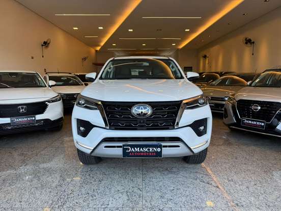 TOYOTA-HILUX SW4-2023