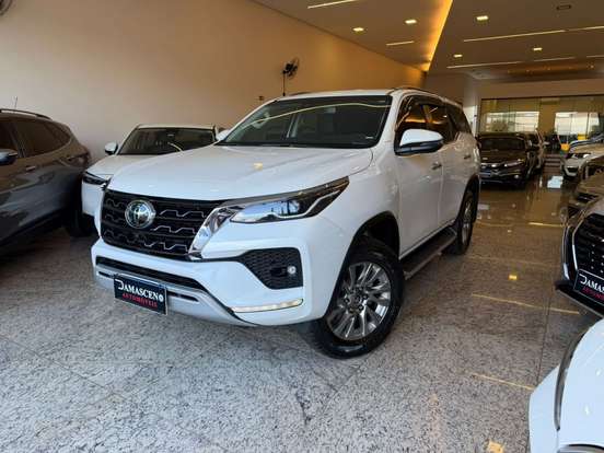 TOYOTA-HILUX SW4-2.8 D-4D TURBO DIESEL SRX 7L 4X4 AUTOMÁTICO TOYOTA-HILUX SW4-2023