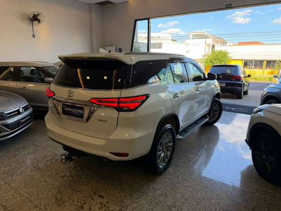 TOYOTA-HILUX SW4-2023