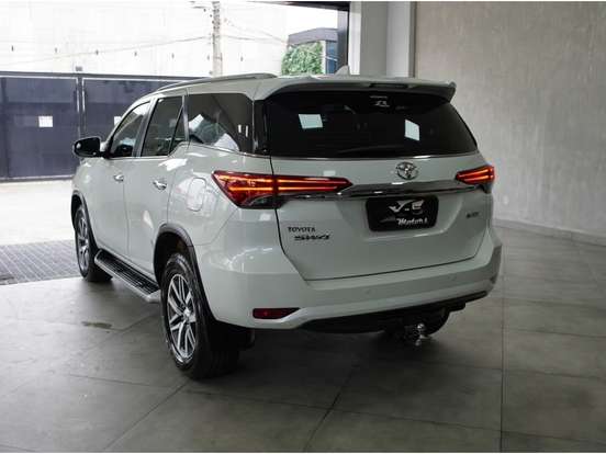 TOYOTA-HILUX SW4-2016