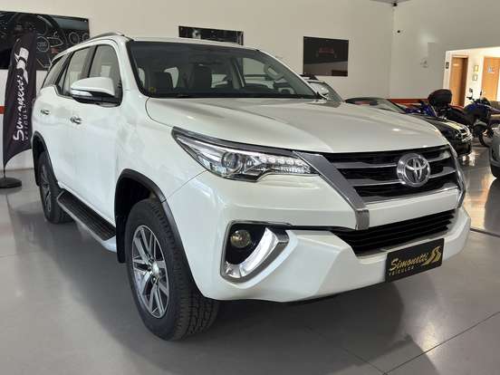 TOYOTA-HILUX SW4-2016