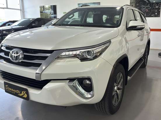 TOYOTA-HILUX SW4-2016