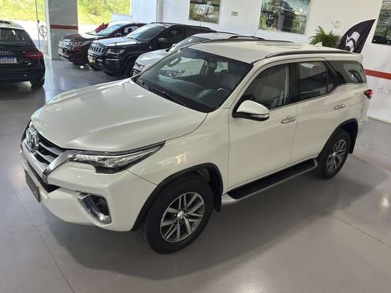 TOYOTA-HILUX SW4-2016