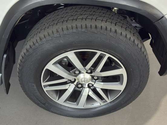 TOYOTA-HILUX SW4-2016