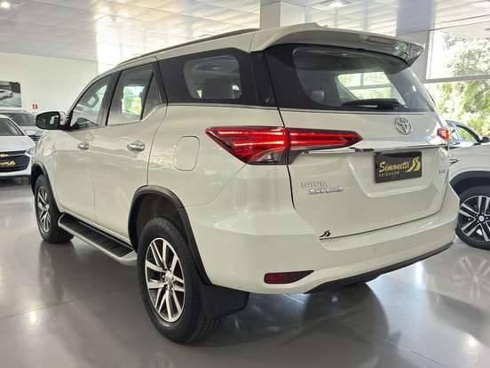 TOYOTA-HILUX SW4-2016