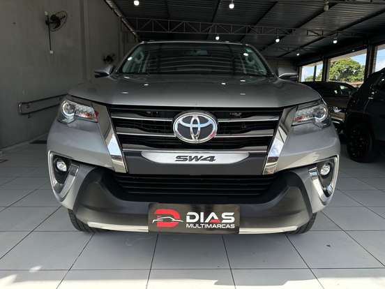 TOYOTA-HILUX SW4-2.8 SRX 4X4 7 LUGARES 16V TURBO INTERCOOLER DIESEL 4P AUTOMÁTICO TOYOTA-HILUX SW4-2019