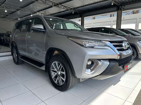 TOYOTA-HILUX SW4-2019
