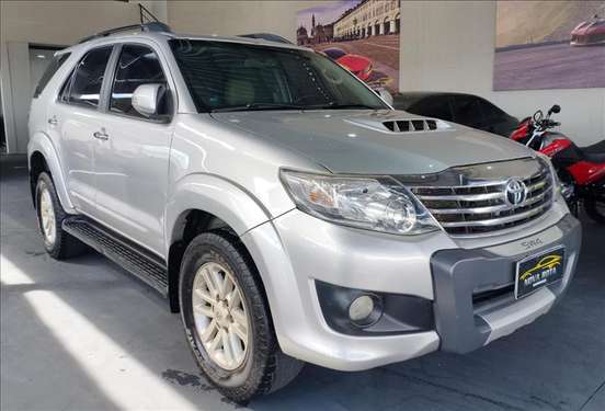 TOYOTA-HILUX SW4-2011