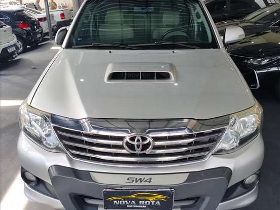 TOYOTA-HILUX SW4-3.0 SRV 4X4 7 LUGARES 16V TURBO INTERCOOLER DIESEL 4P AUTOMÁTICO TOYOTA-HILUX SW4-2011