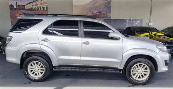 TOYOTA-HILUX SW4-2011