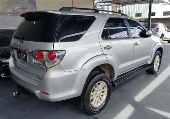 TOYOTA-HILUX SW4-2011