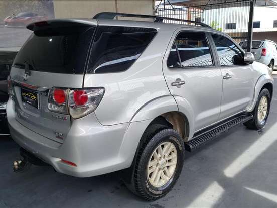 TOYOTA-HILUX SW4-3.0 SRV 4X4 7 LUGARES 16V TURBO INTERCOOLER DIESEL 4P AUTOMÁTICO TOYOTA-HILUX SW4-2011