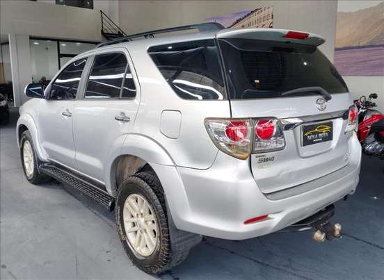TOYOTA-HILUX SW4-2011
