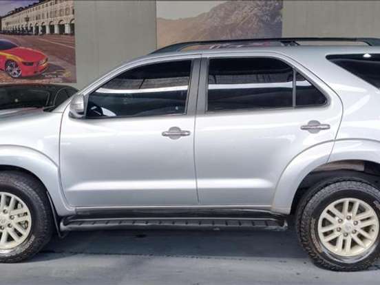TOYOTA-HILUX SW4-3.0 SRV 4X4 7 LUGARES 16V TURBO INTERCOOLER DIESEL 4P AUTOMÁTICO TOYOTA-HILUX SW4-2011