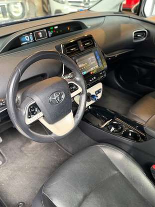 TOYOTA-PRIUS-2017