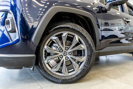 TOYOTA-RAV4-2024