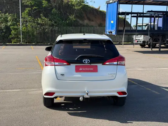 TOYOTA-YARIS-2020