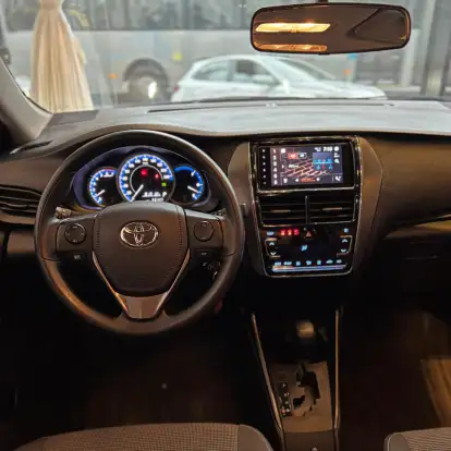 TOYOTA-YARIS-2024
