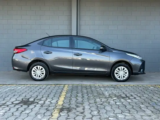 TOYOTA-YARIS-2024