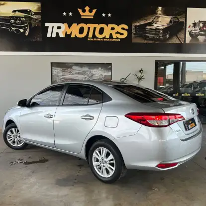 TOYOTA-YARIS-2018