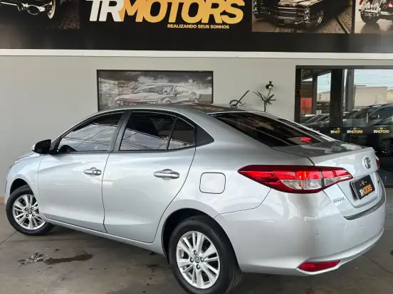 TOYOTA-YARIS-1.5 16V FLEX SEDAN XL PLUS TECH MULTIDRIVE TOYOTA-YARIS-2018