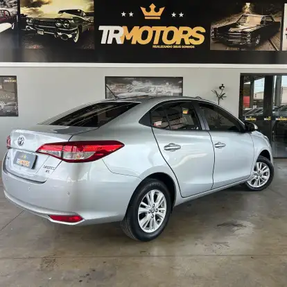 TOYOTA-YARIS-2018