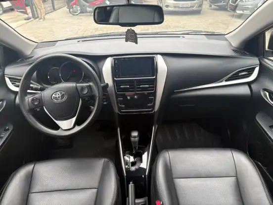 TOYOTA-YARIS-2019