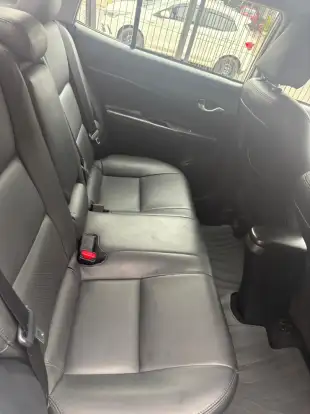 TOYOTA-YARIS-2019