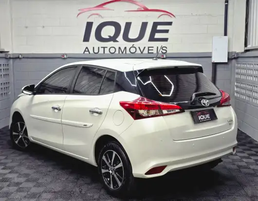 TOYOTA-YARIS-2019
