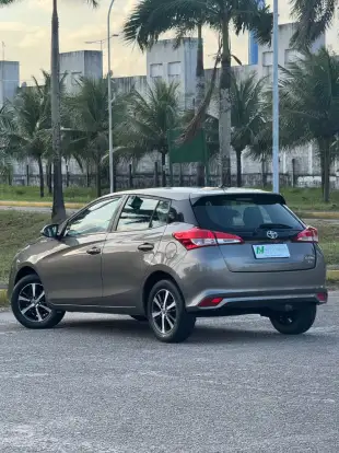 TOYOTA-YARIS-2019