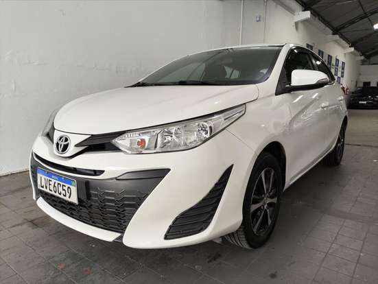 TOYOTA-YARIS-2019
