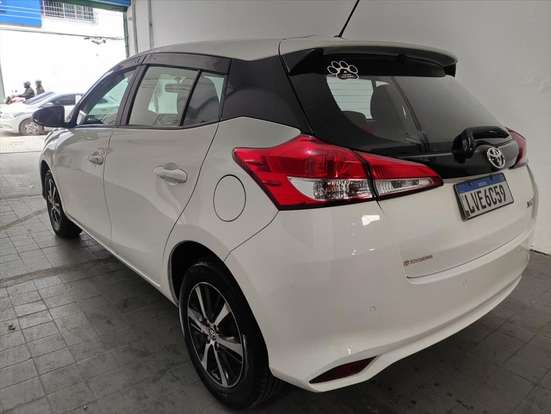 TOYOTA-YARIS-2019