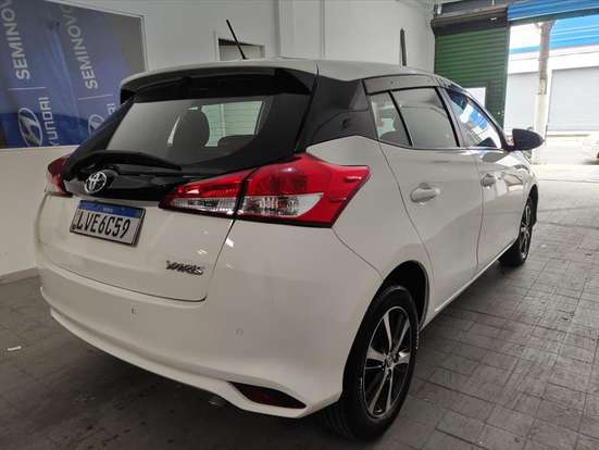 TOYOTA-YARIS-2019