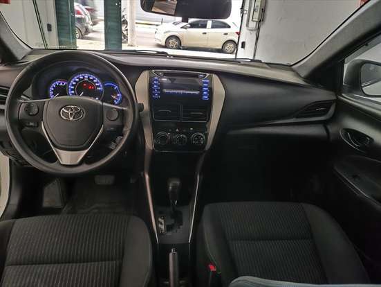TOYOTA-YARIS-2019