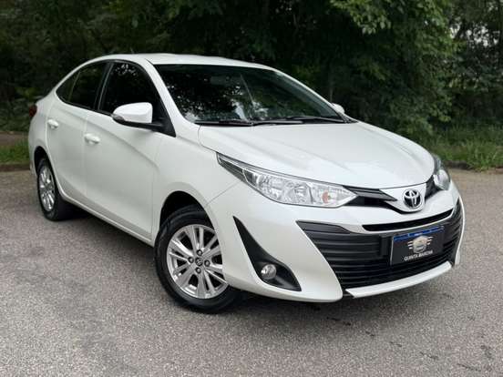 TOYOTA-YARIS-2019